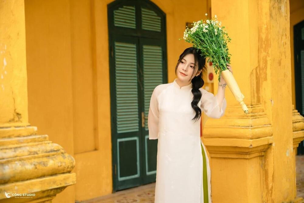 Bức tường v&agrave;ng huyền thoại Ho&agrave;ng th&agrave;nh Thăng Long với m&agrave;u sắc đặc trưng (Nguồn: Cộng Studio)